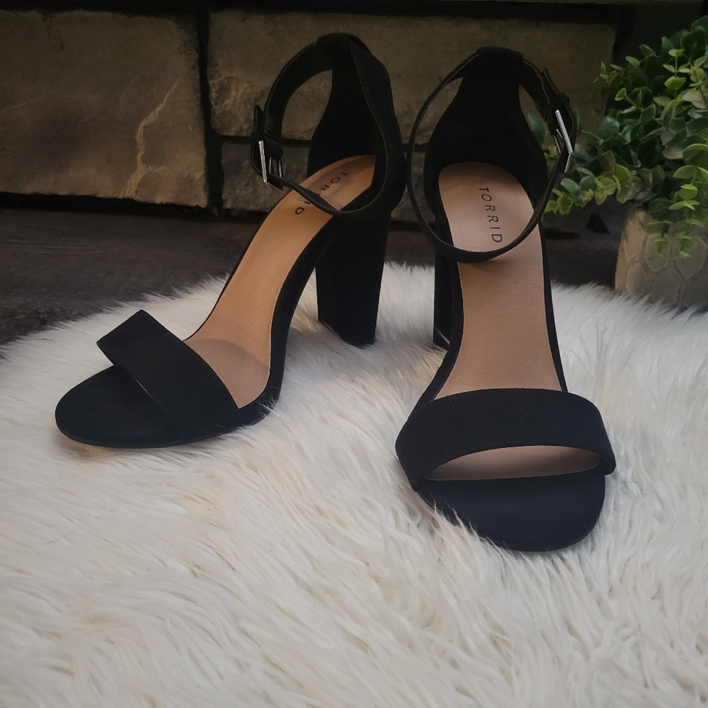 TORRID TWO STRAP TAPERED HEEL SANDAL SIZE 8.5 WIDE - Picture 3 of 12